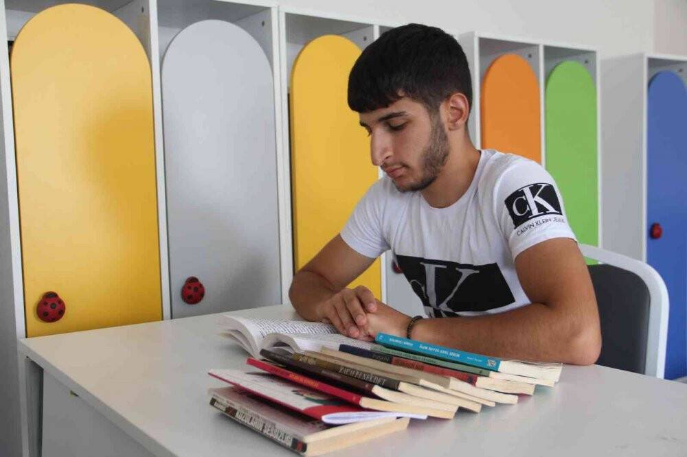 Ukrayna’daki savaştan kurtuldular, öz vatanlarında üniversite kazandılar