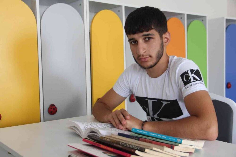 Ukrayna’daki savaştan kurtuldular, öz vatanlarında üniversite kazandılar