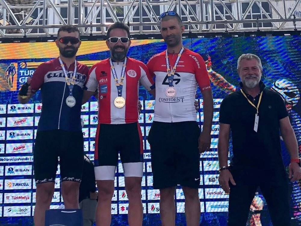 Antalyasporlu bisikletçilerden İzmir’de iki birincilik