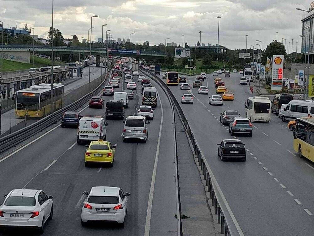 İstanbul’da eğitim öğretim döneminin başlamasıyla birlikte trafikte yoğunluk oluştu