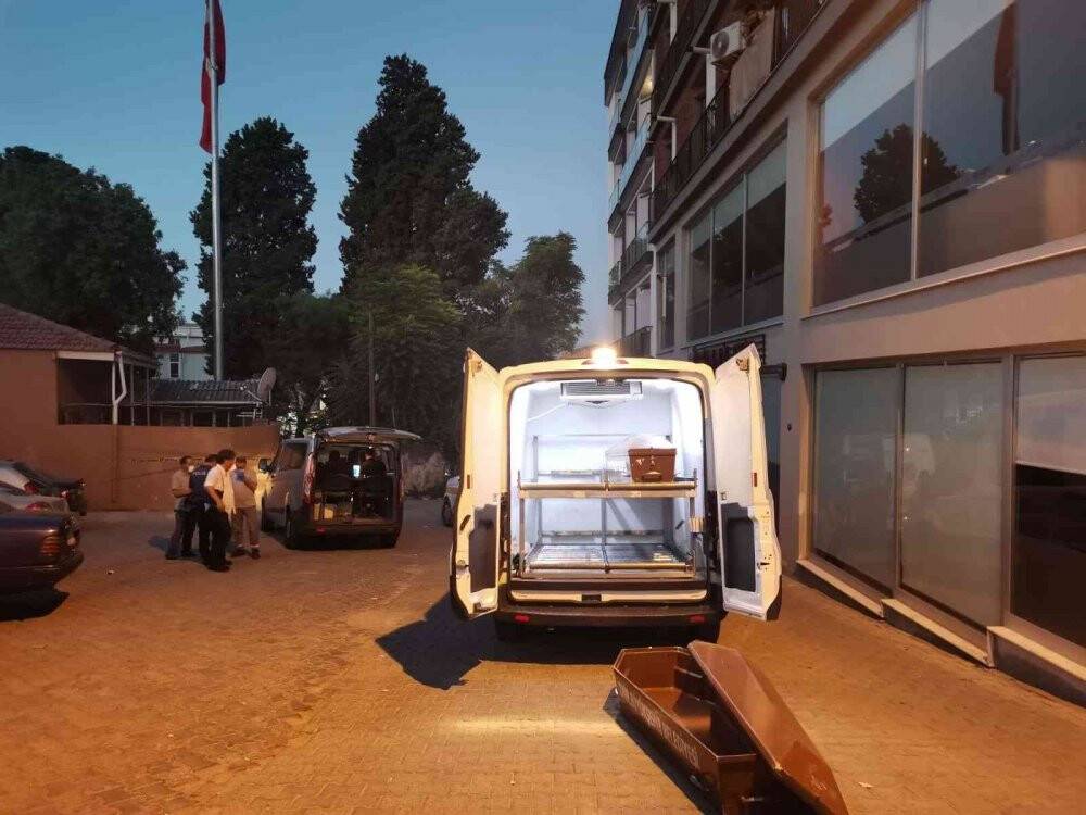 İzmir’de kanser hastası adam taşındığı yeni evinde oğlu tarafından öldürüldü