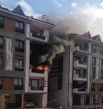 Kombi patladı, daire alevlere teslim oldu