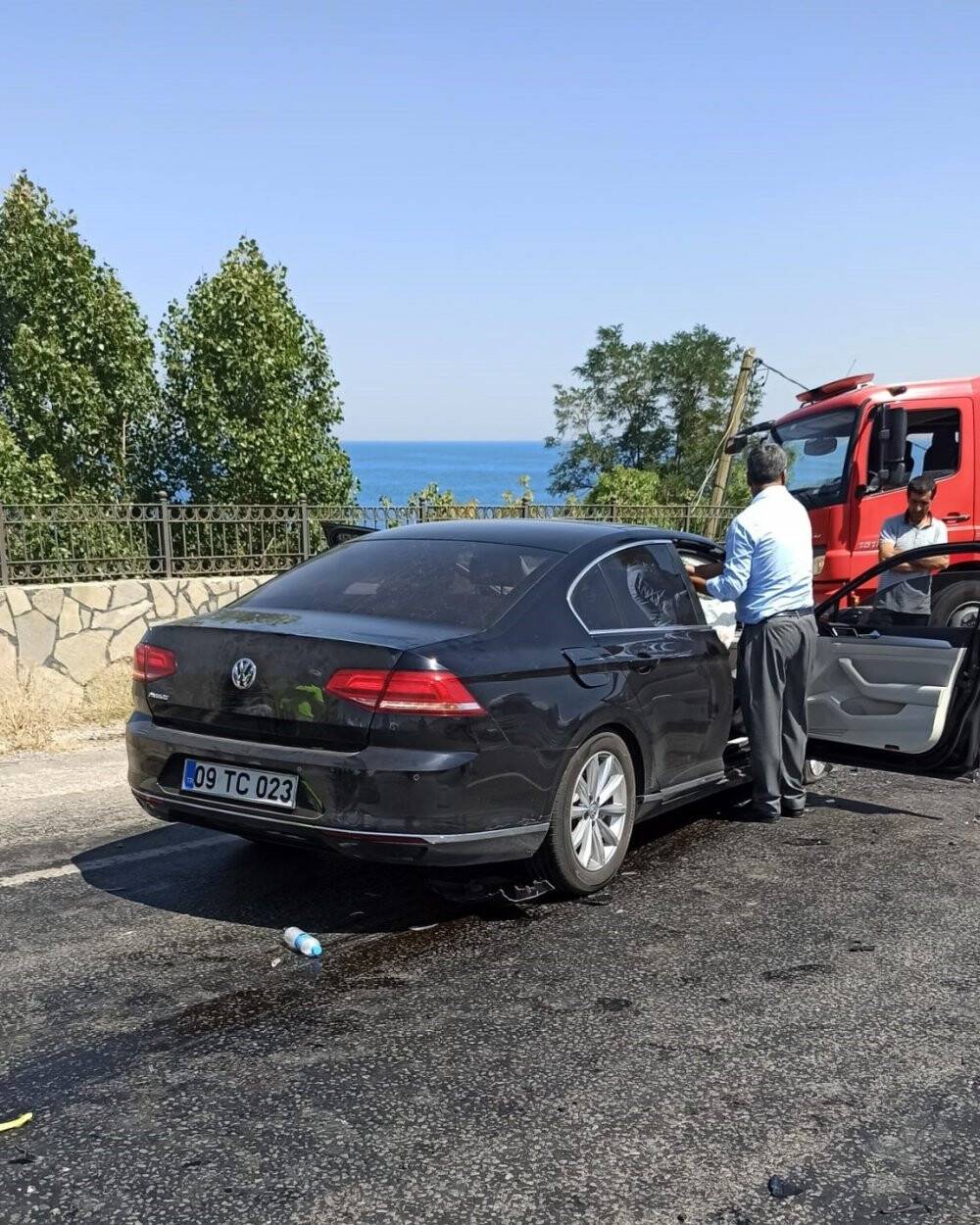 Otomobille kamyonet çarpıştı: 9 yaralı