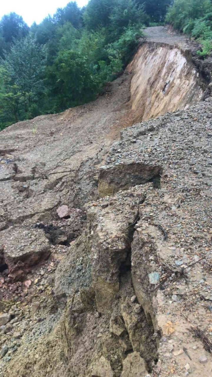 Rize’de şiddetli yağış heyelanlara neden oldu