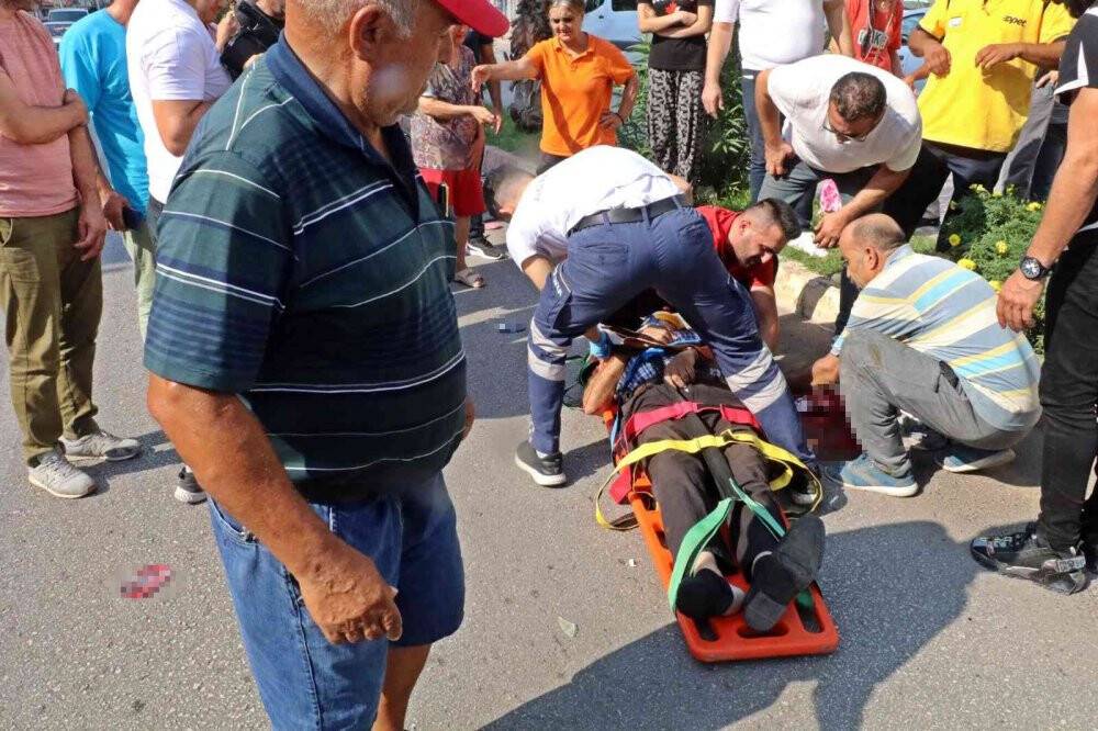 Bisikletli yaşlı adamdan geriye topladığı içecek kutuları ve araç camına sıkışmış şapkası kaldı