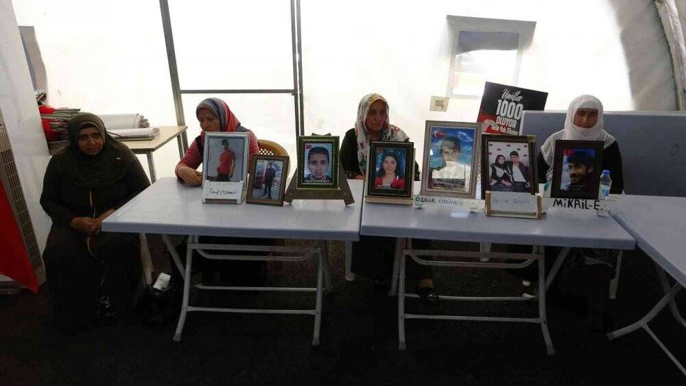 Diyarbakır’da aileler bin 100 gündür evlat yolu gözlüyor