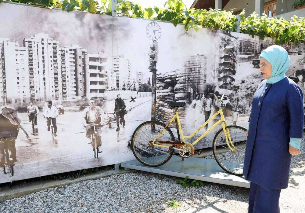 Emine Erdoğan, Bosna Savaşı’nın sembollerinden Umut Tüneli’ni ziyaret etti