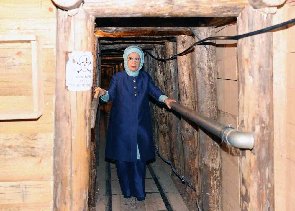 Emine Erdoğan, Bosna Savaşı’nın sembollerinden Umut Tüneli’ni ziyaret etti
