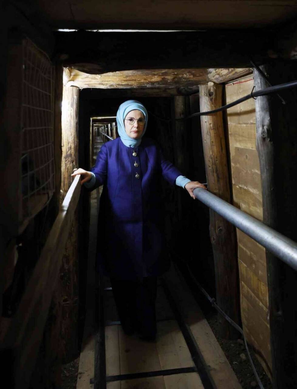 Emine Erdoğan, Bosna Savaşı’nın sembollerinden Umut Tüneli’ni ziyaret etti