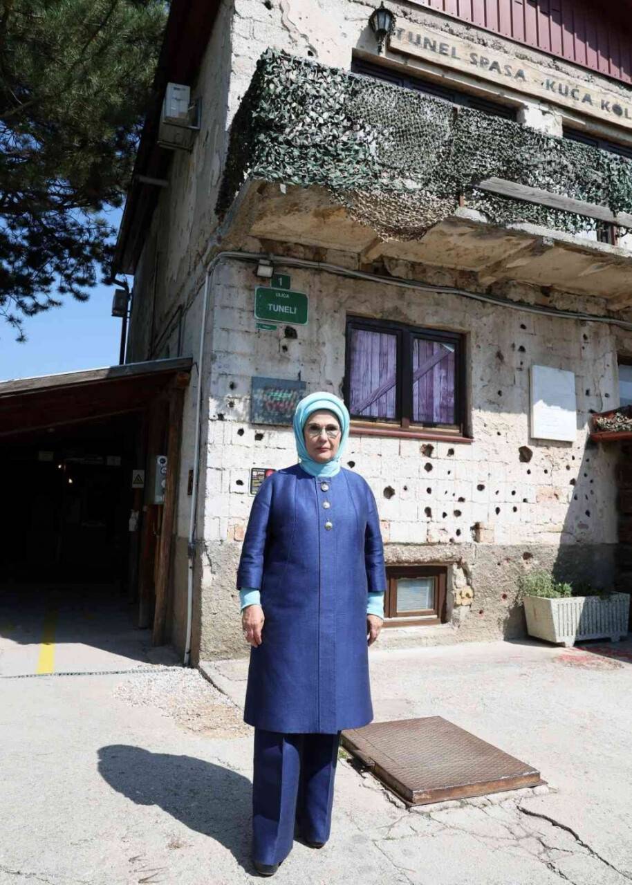 Emine Erdoğan, Bosna Savaşı’nın sembollerinden Umut Tüneli’ni ziyaret etti