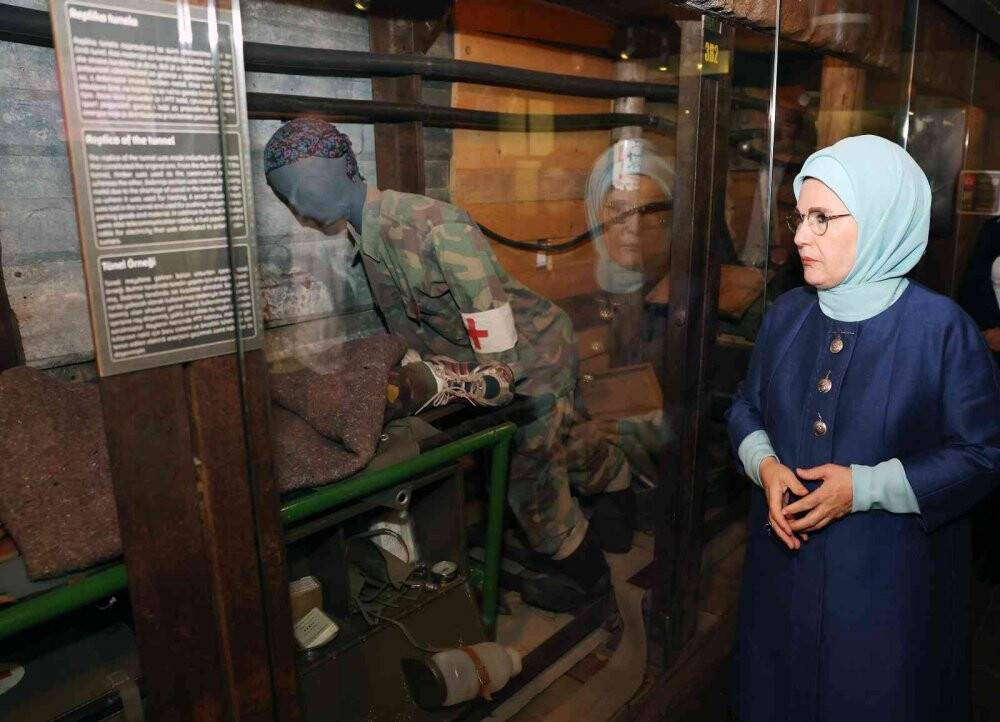 Emine Erdoğan, Bosna Savaşı’nın sembollerinden Umut Tüneli’ni ziyaret etti