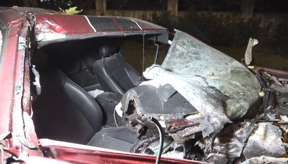 Lüks otomobil kamyonetle çarpıştı: 1 ölü, 3 ağır yaralı