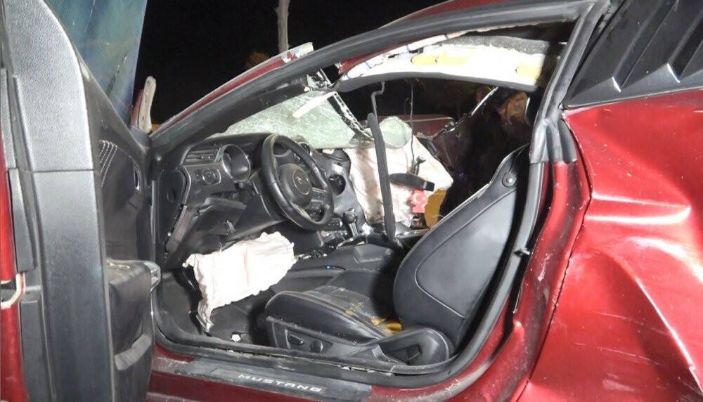 Lüks otomobil kamyonetle çarpıştı: 1 ölü, 3 ağır yaralı