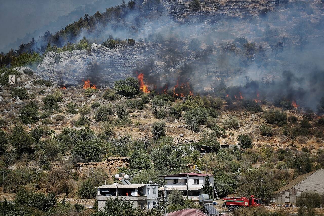 aa-20220907-28834489-28834478-mersindeki-orman-yanginina-mudahale-ediliyor.jpg