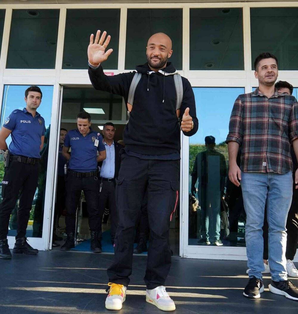 Beşiktaş’ın yeni transferi Nathan Redmond, İstanbul’a geldi