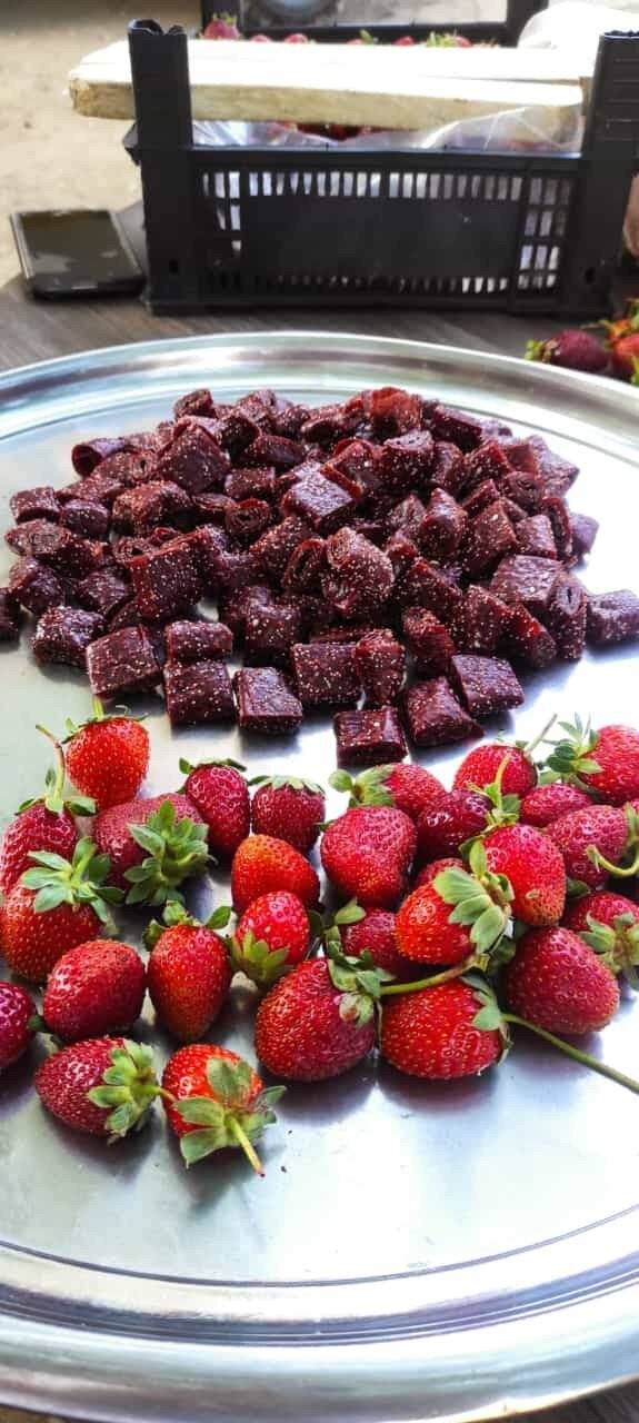 Çilek, artık pestil olarak sofralara geliyor