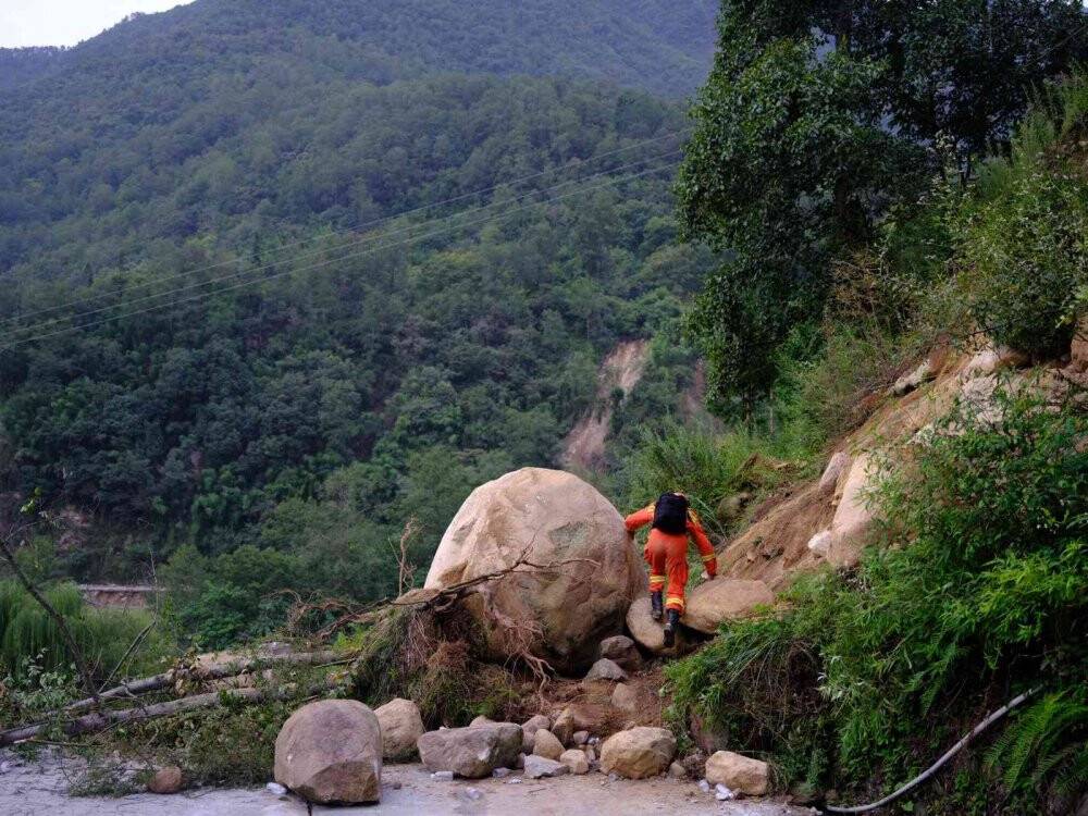 Çin’deki depremde can kaybı sayısı 74’e yükseldi