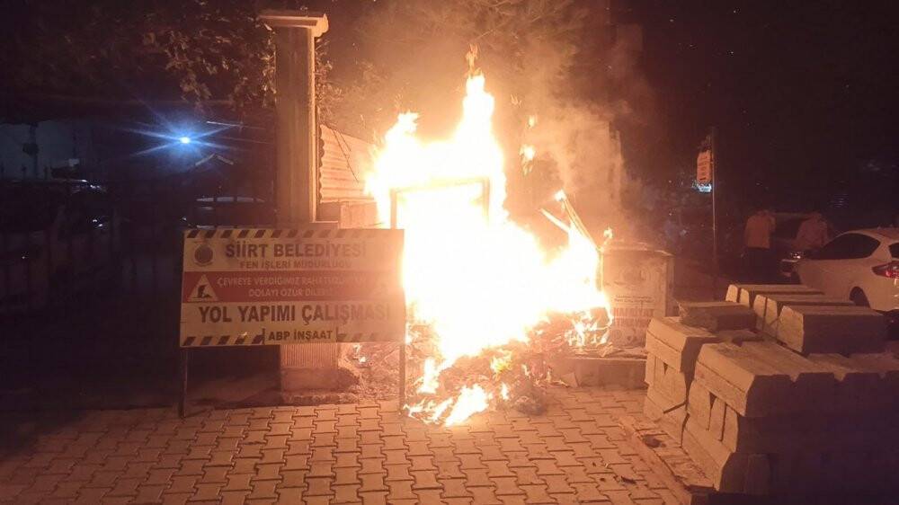 Çöp konteynerinde çıkan yangın korkuttu