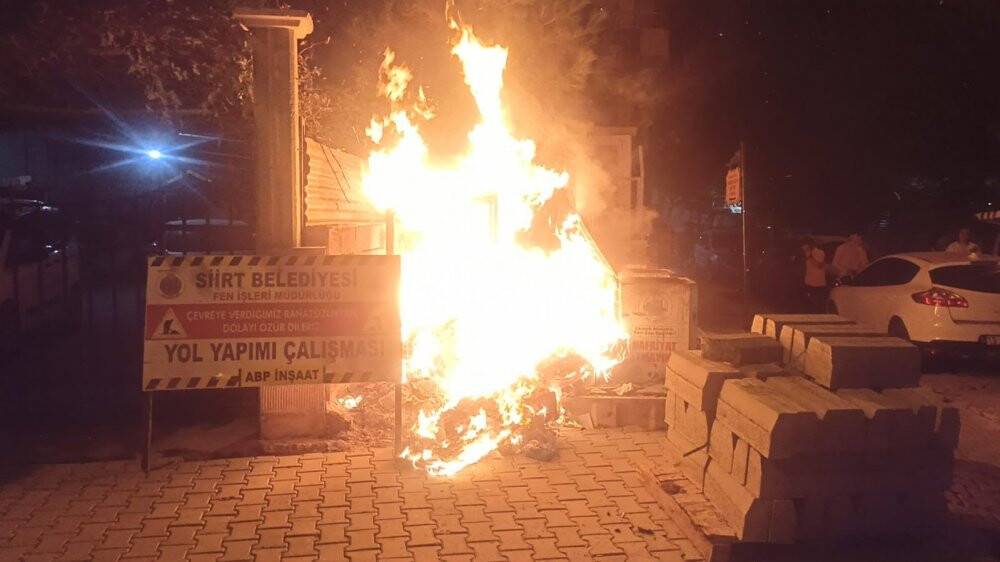 Çöp konteynerinde çıkan yangın korkuttu