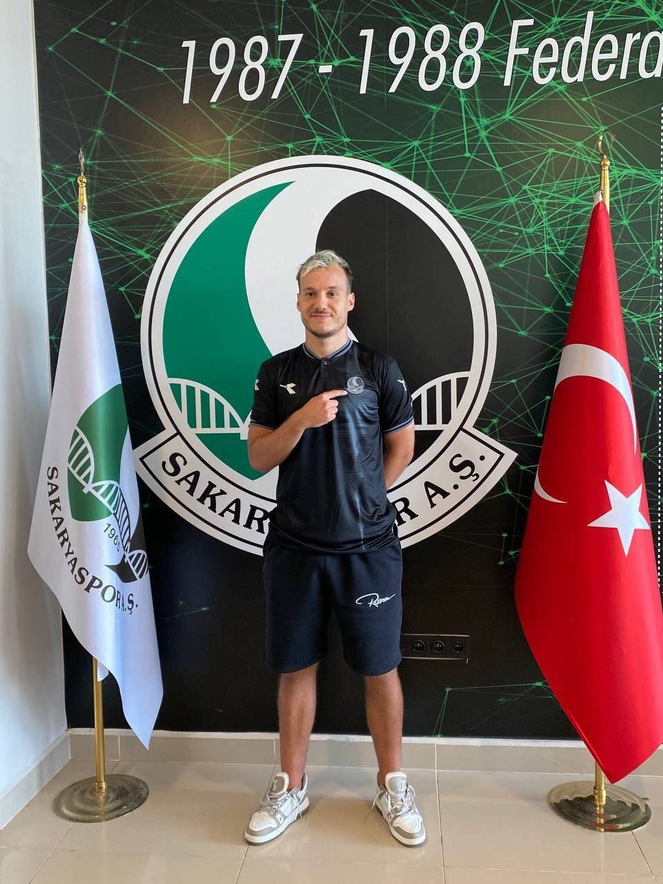 Deni Milosevic’i imzayı attı