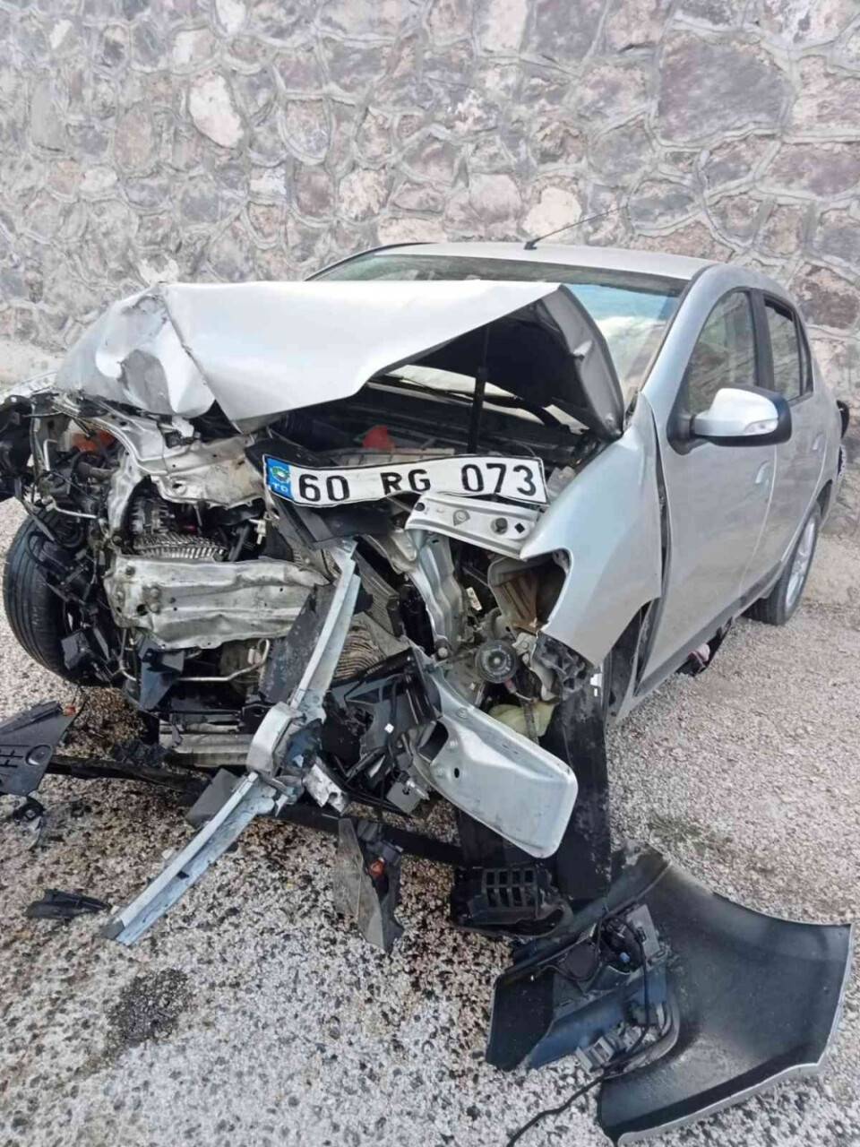 İki otomobilin çarpıştığı kazada 4 kişi yaralandı