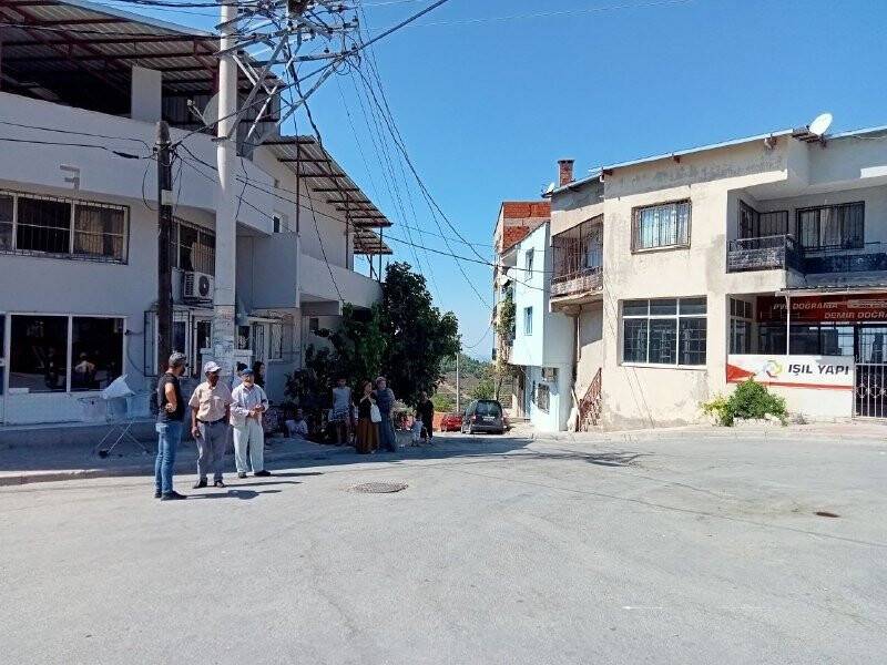 İzmir’de otomobilin altında kalan 3 yaşındaki çocuk hayatını kaybetti