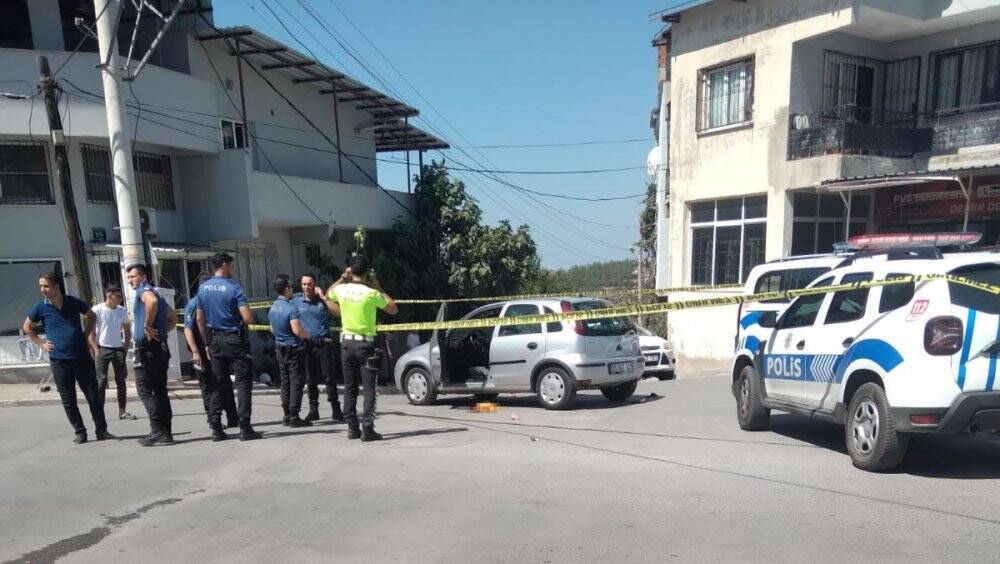 İzmir’de otomobilin altında kalan 3 yaşındaki çocuk hayatını kaybetti