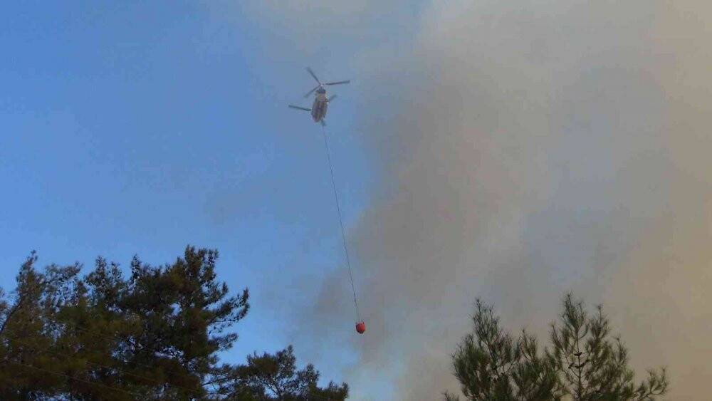 Mersin’deki orman yangınına 3 uçak, 2 helikopterle müdahale ediliyor