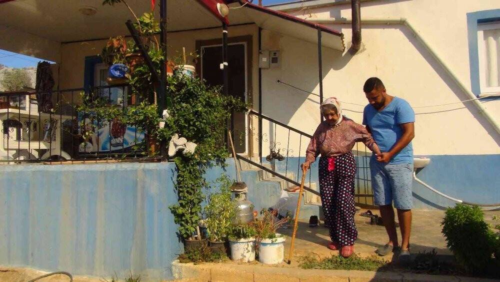 Mersin’deki orman yangınına 3 uçak, 2 helikopterle müdahale ediliyor