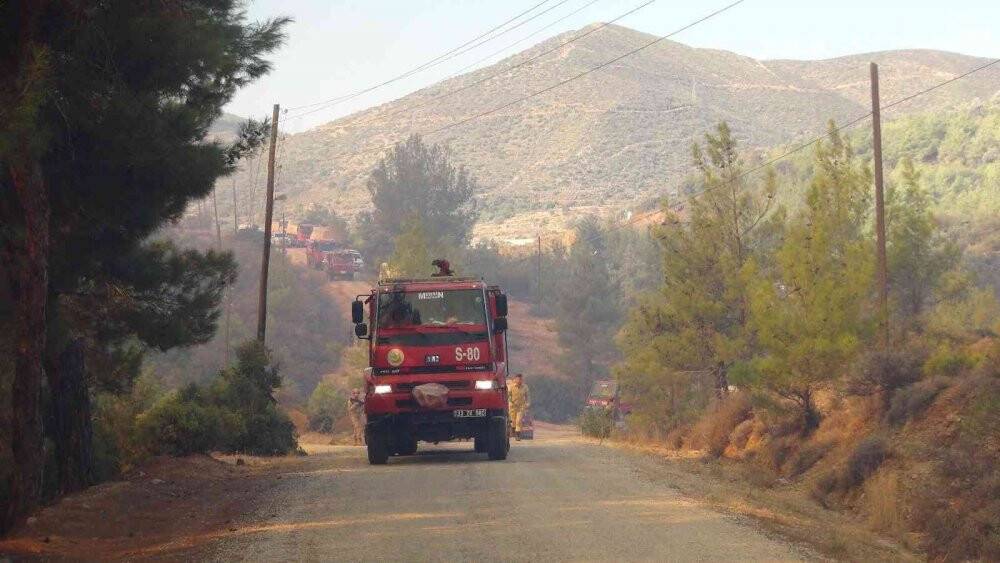Mersin’deki orman yangınına 3 uçak, 2 helikopterle müdahale ediliyor