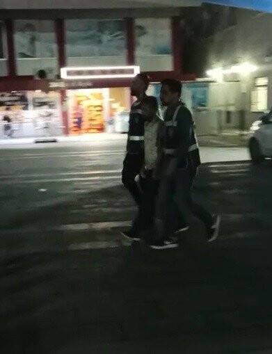 Yaptığı kazıda bulduğu tarihi eser parçalarını satmak isterken yakalandı