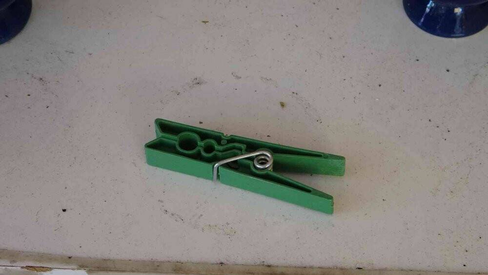 Balkondan marketin içine düştü