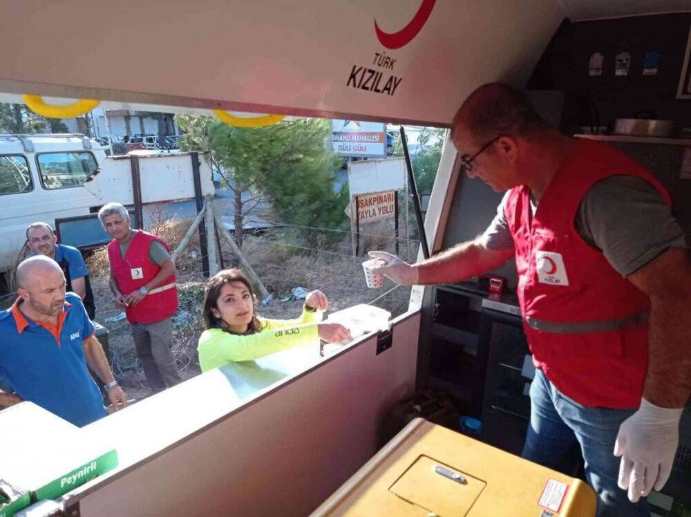 Kızılay’dan Mersin’deki yangın ekiplerine destek