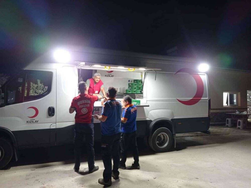 Kızılay’dan Mersin’deki yangın ekiplerine destek