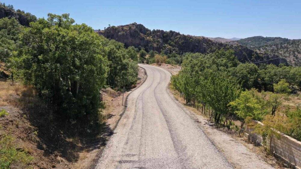 Konya Büyükşehir’den Bozkır’a yüksek standartlı mahalle yolları