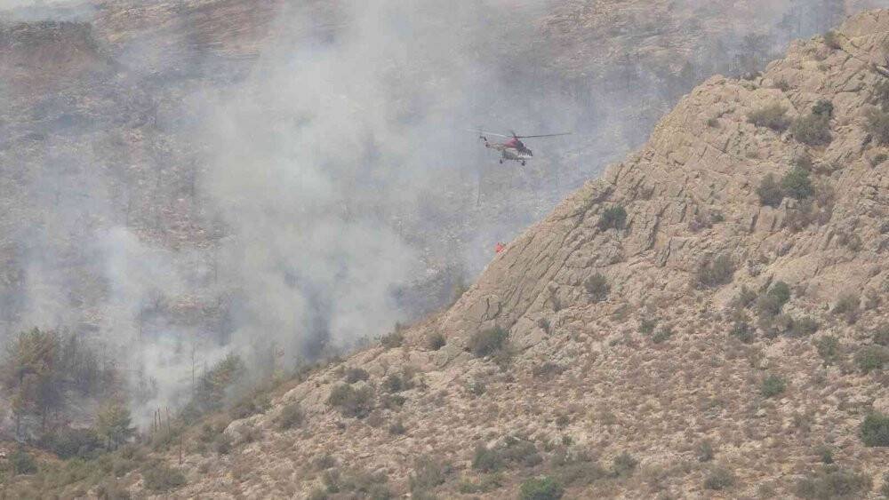 Mersin’deki orman yangınında soğutma çalışmaları sürüyor