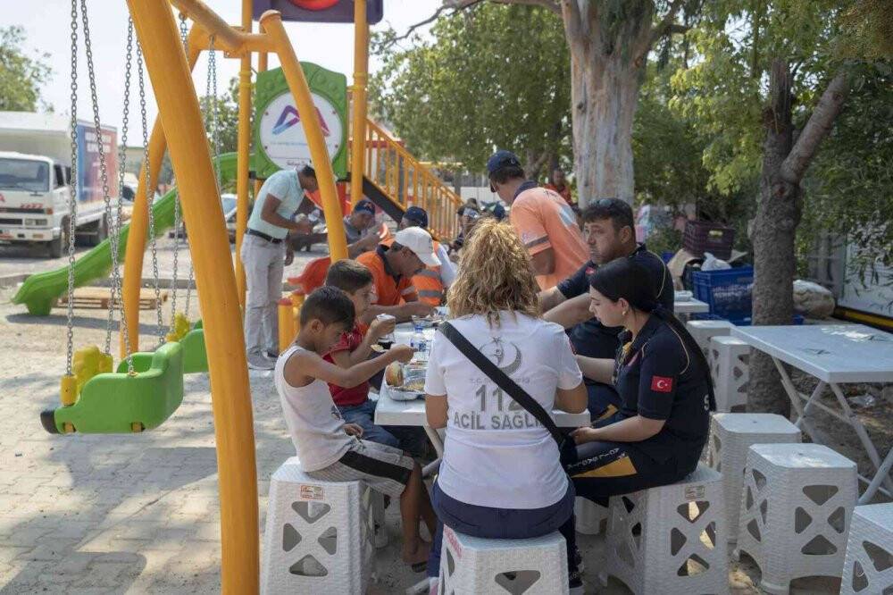 Mobil Mutfak Tırı yangın bölgesinde