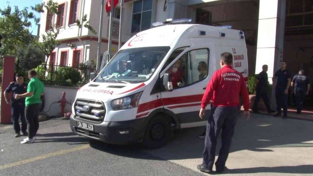 Üsküdar’da yolun karşısına geçen kadına cip çarptı, itfaiye ekipleri yardıma koştu