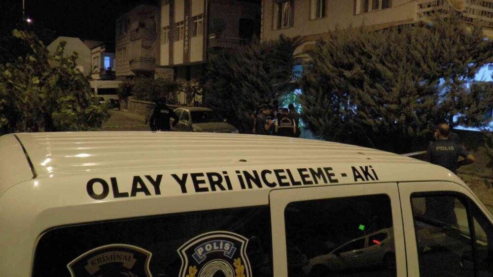 Kıraathanenin önünde silahlı saldırıya uğradı