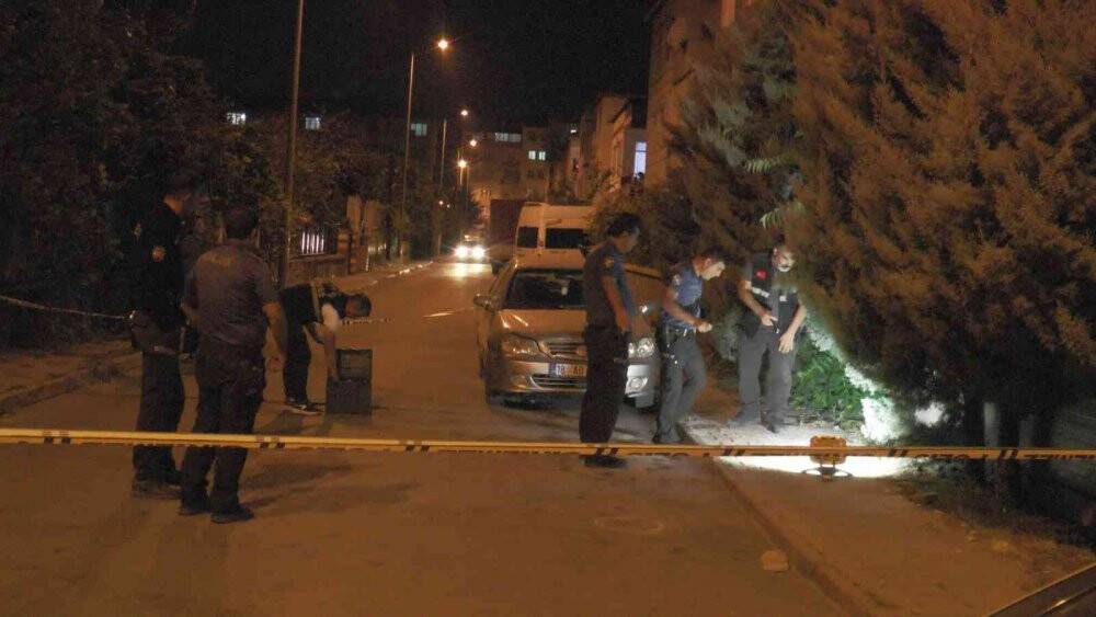 Kıraathanenin önünde silahlı saldırıya uğradı