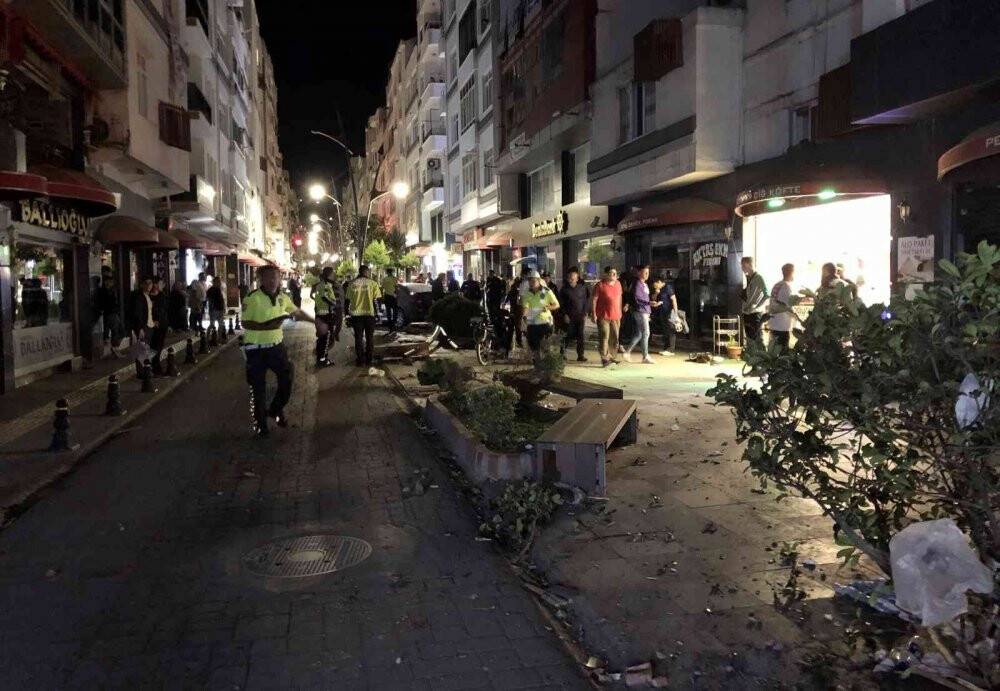 Sinop’ta trafik kazasında cadde savaş alanına döndü: 2 yaralı