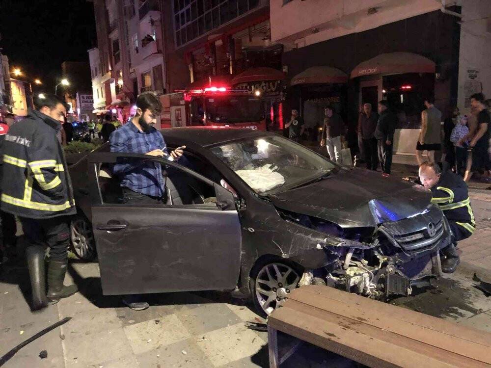 Sinop’ta trafik kazasında cadde savaş alanına döndü: 2 yaralı