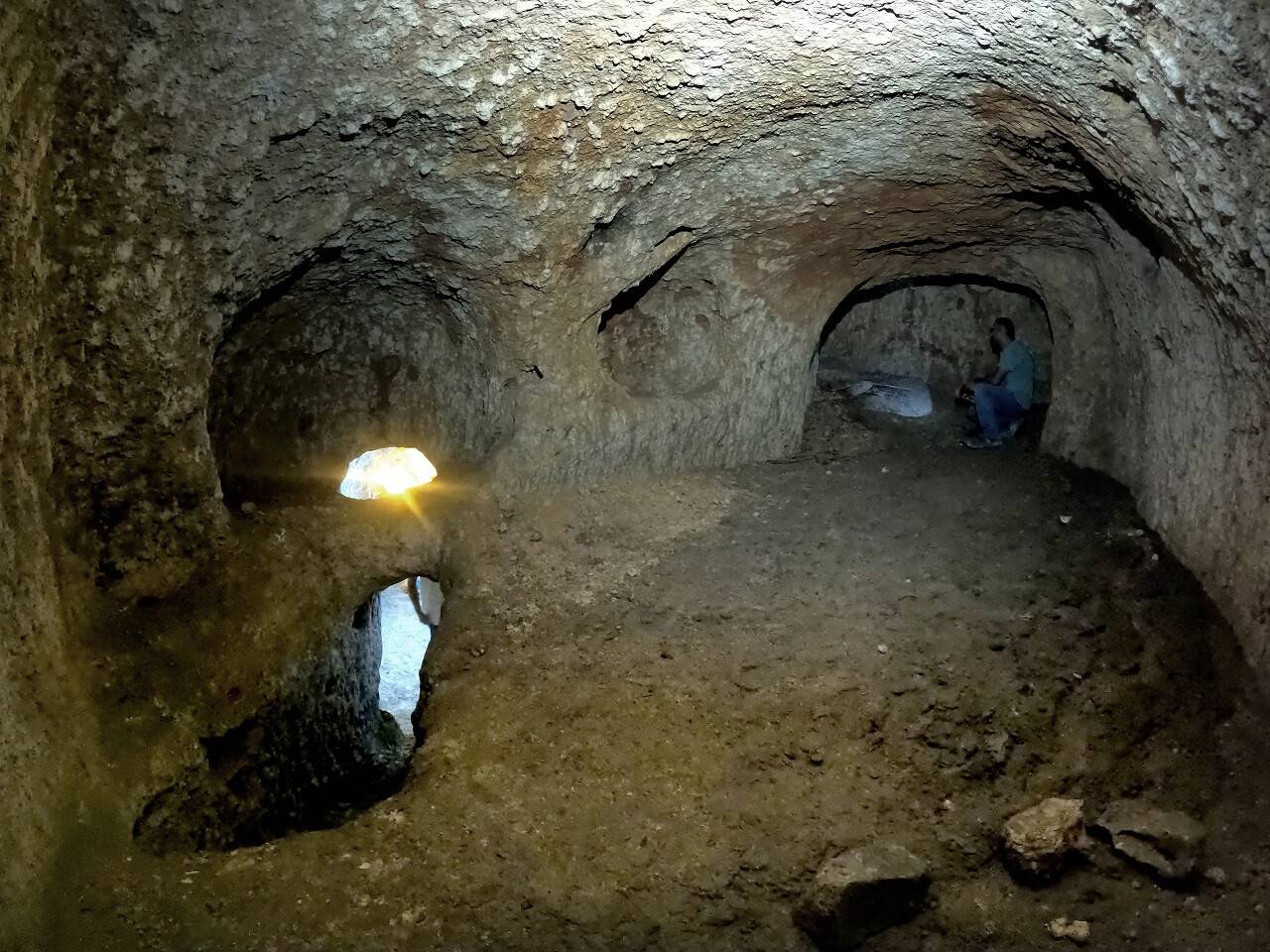 aa-20220910-28860144-28860142-konyada-tesadufen-kesfedilen-antik-yer-alti-sehri-heyecanlandirdi-001.jpg