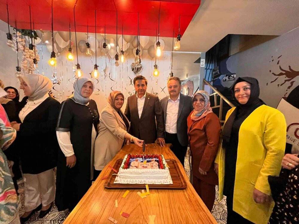 Karabük’te ilk ve ortaöğretimi bitiren 22 kadın için mezuniyet programı düzenlendi