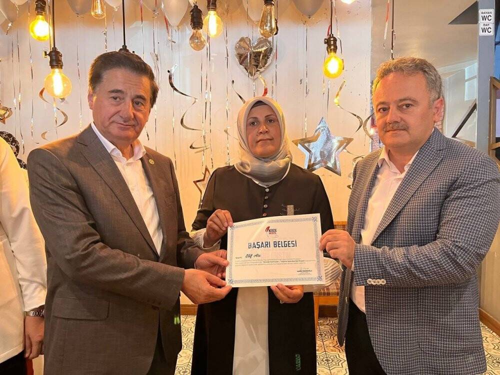 Karabük’te ilk ve ortaöğretimi bitiren 22 kadın için mezuniyet programı düzenlendi