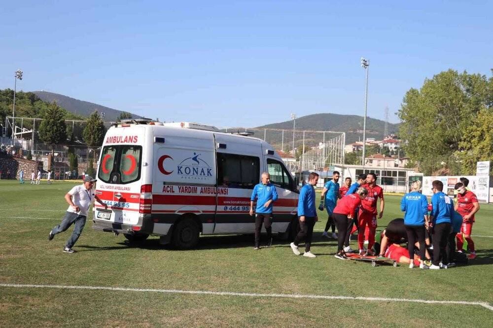 Maçta dili boğazına kaçan oyuncu, ölümden döndü