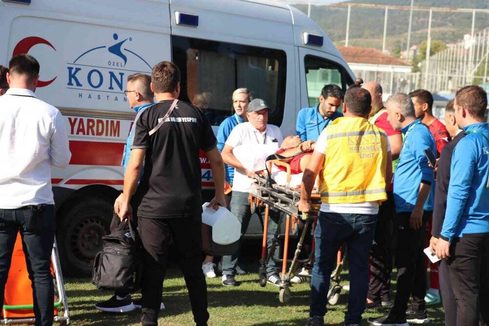 Maçta dili boğazına kaçan oyuncu, ölümden döndü