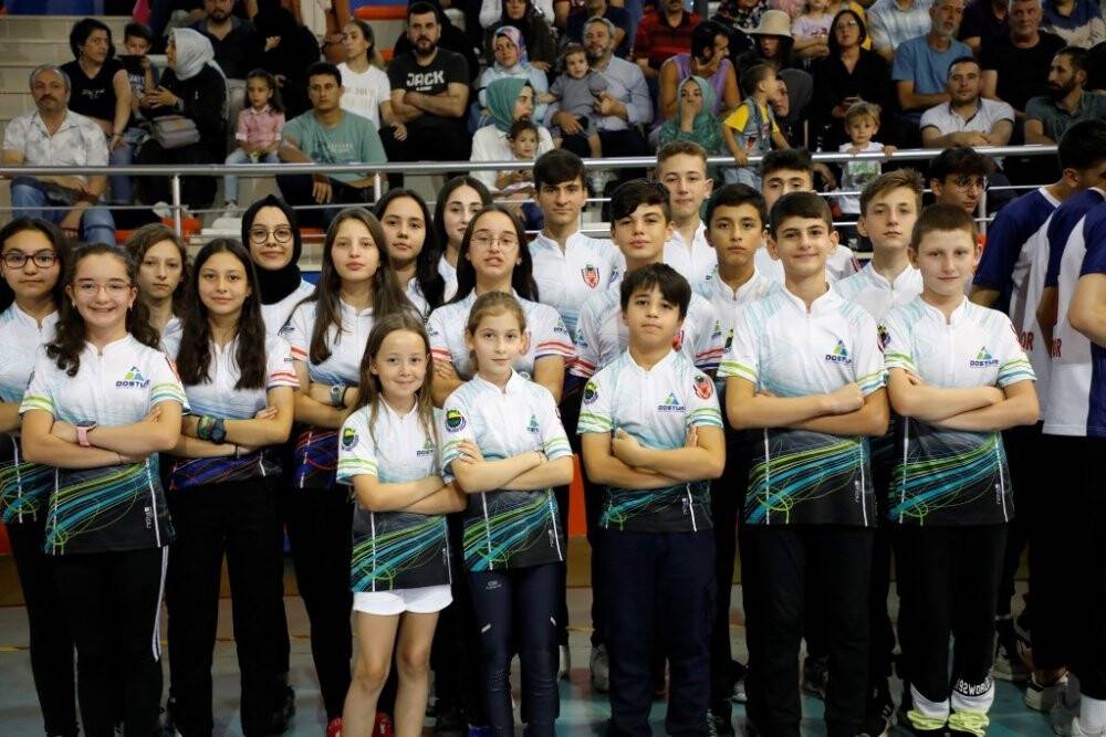 Yaz spor okullarına coşkulu final: 2 bin 902 sporcu sertifikalarını aldı