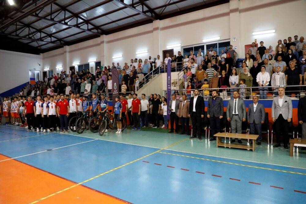 Yaz spor okullarına coşkulu final: 2 bin 902 sporcu sertifikalarını aldı