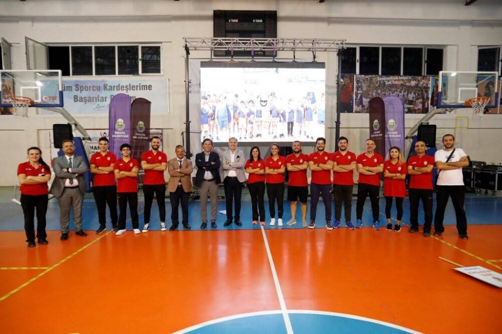 Yaz spor okullarına coşkulu final: 2 bin 902 sporcu sertifikalarını aldı